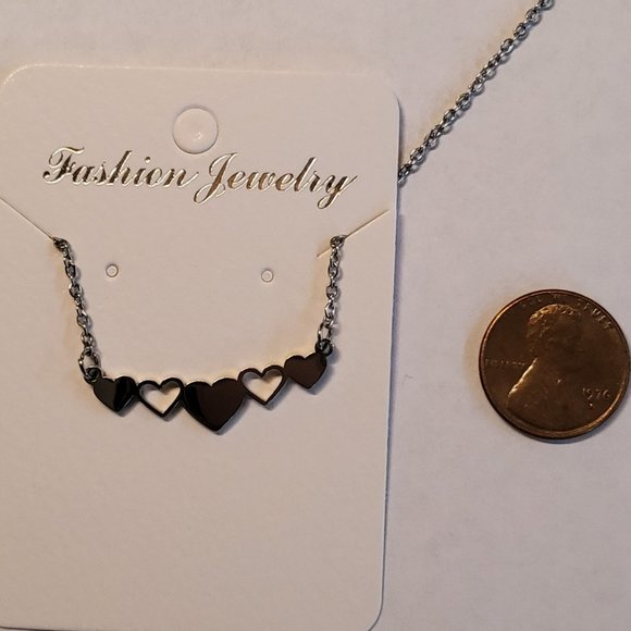 *4/$20* New! Fashion Jewelry silver tone heart necklace on an 18-inch chain - Picture 4 of 4
